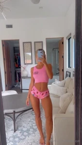 Craving ice cream but its literally too hot that i dont wanna get out