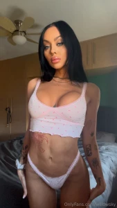 My lips looks better wrapped round your cock js xo