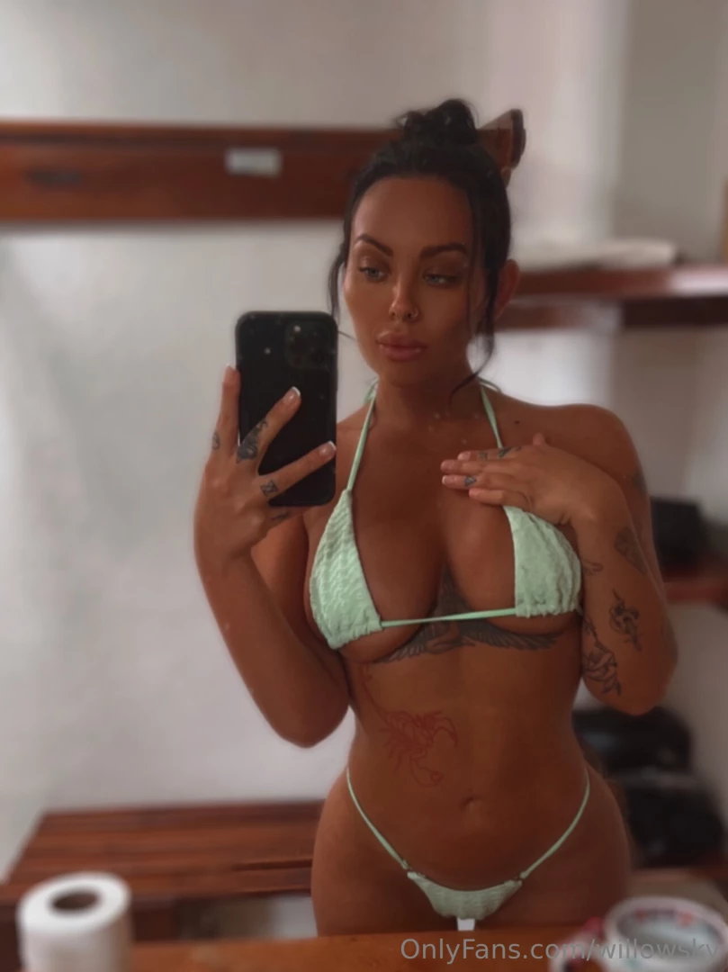 Wow this time last year i was soooo tanned get me back to mexico 