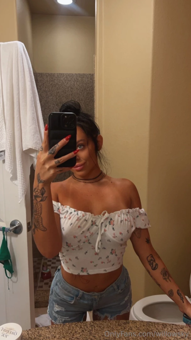 The perfect top to see titties whilst eating your dinner 