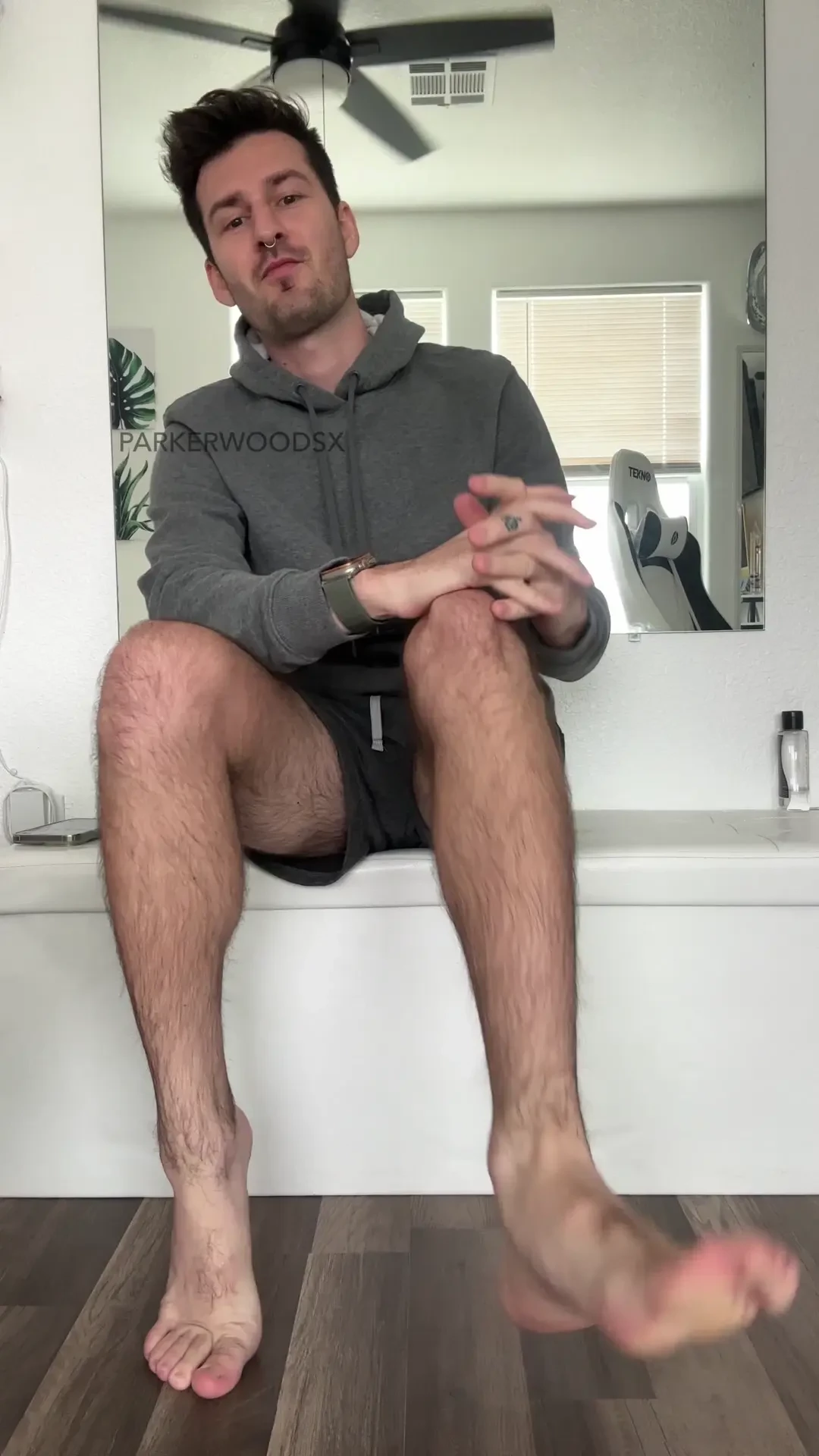 For those of you who enjoy feet here s me getting my feet all oiled up 