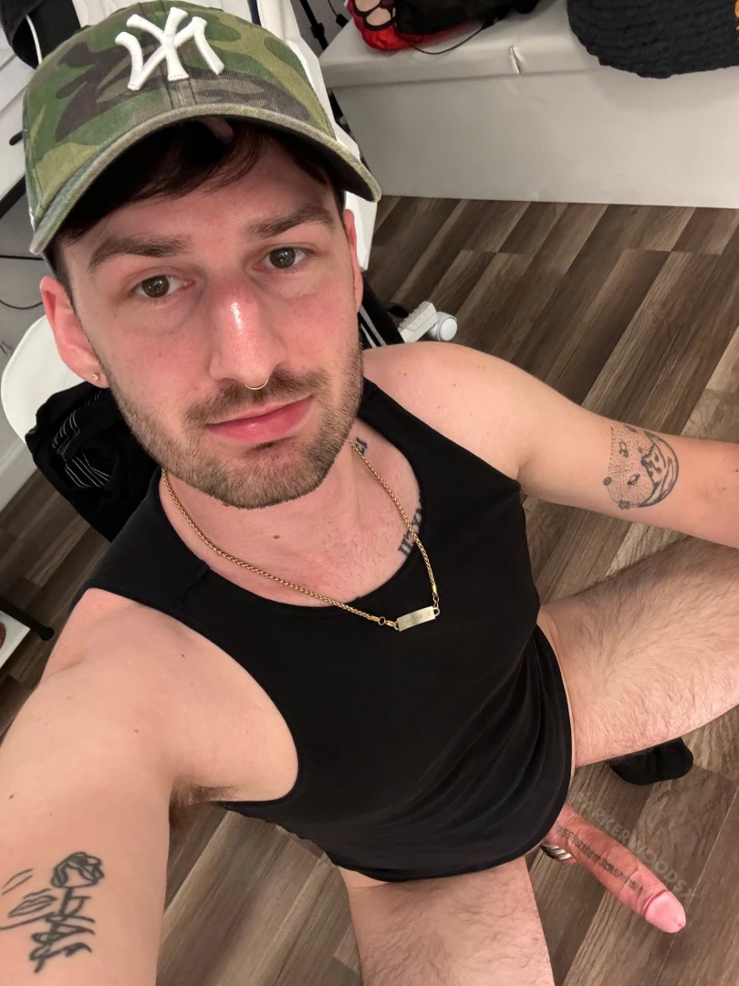 I just love this hat oh and this penis too 