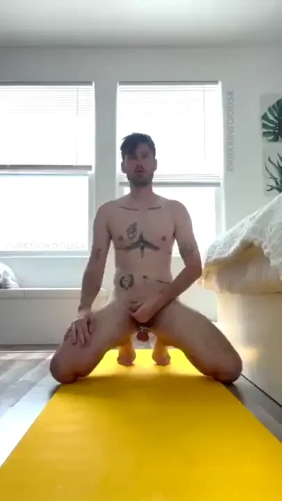 Why cant i focus for like 5 minutes when i workout naked my dick looks 