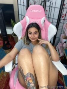 Gamer girls make the best girlfriends btw