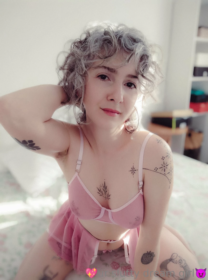 Grab me by the hair baby and take me to my knees 