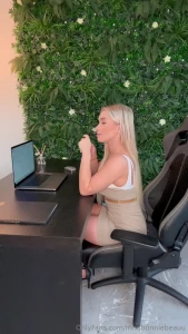 Naughty in the office it hit 5pm and everyone started leaving i had