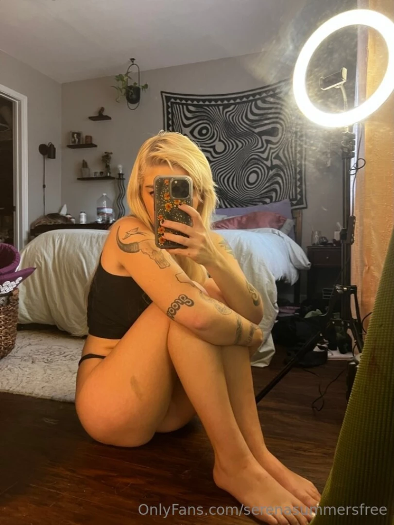 Lonely and bored let s make it exciting babe 