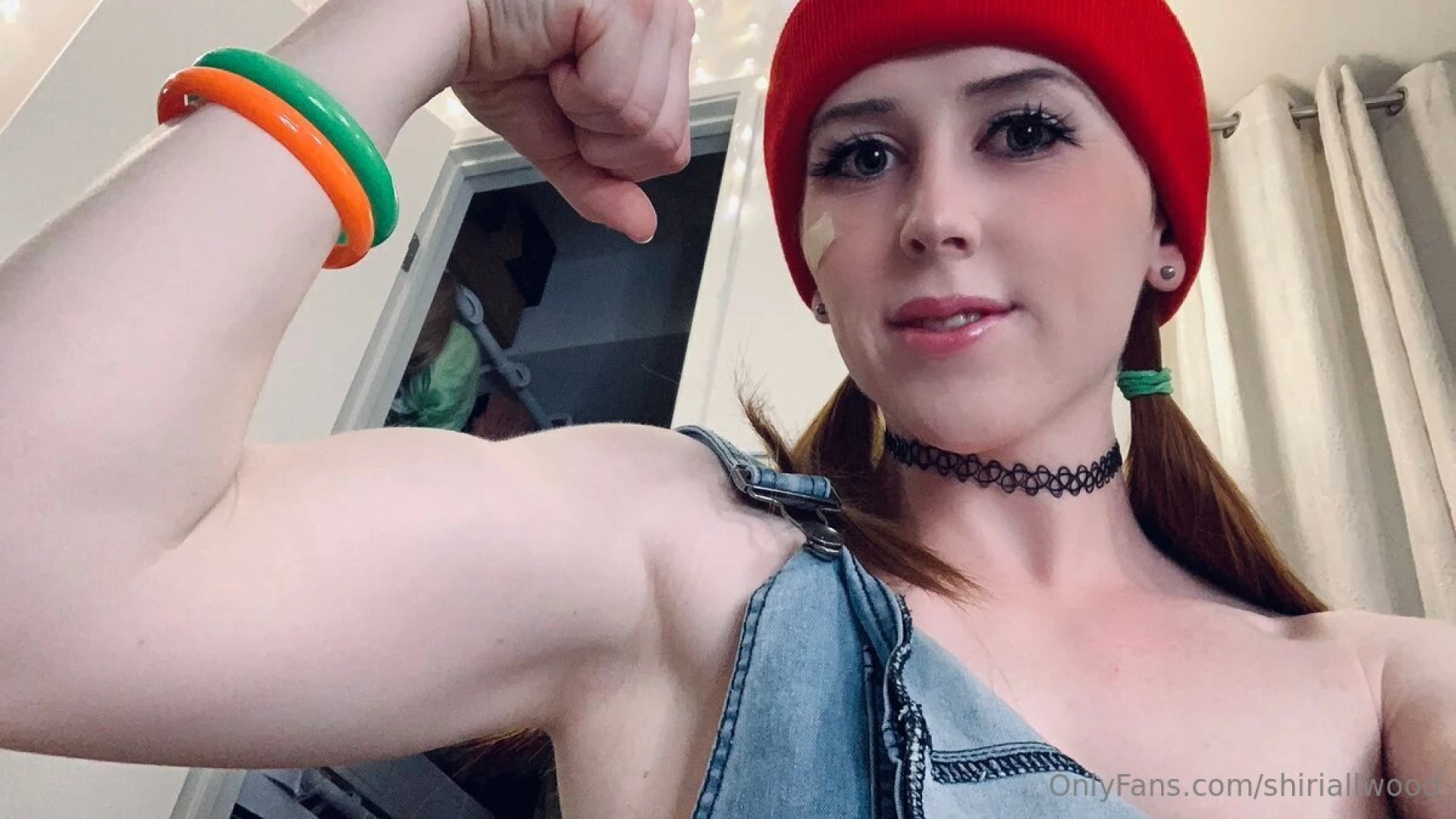 Flexin just a little do you like what you see 