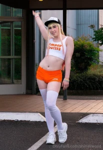 Welcome to hooters babe where the wings are hot and the views are even