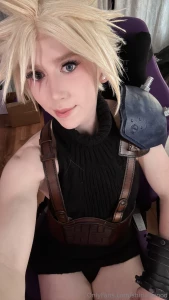 Live cosplaying as cloud strife and starting ffvii rebirth on twitch