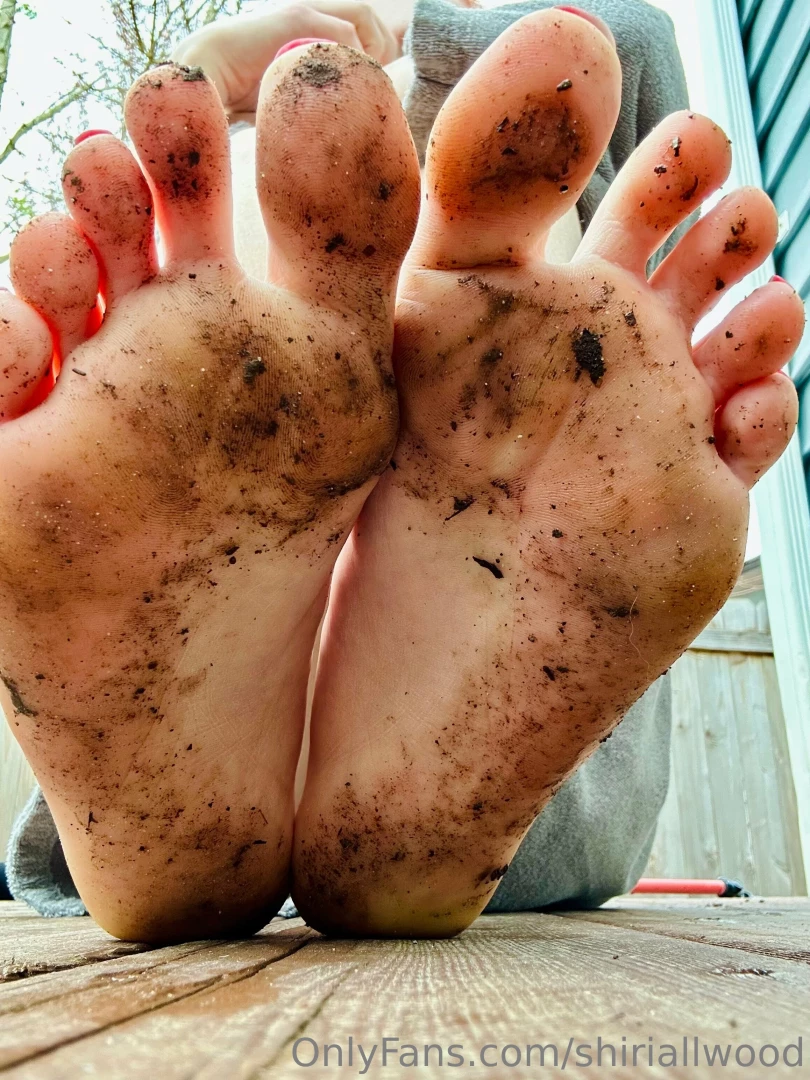 Alright foot lovers time to show yourself and lick up 