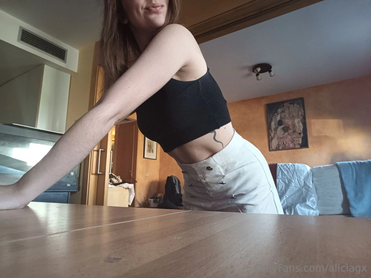 I think that if i lean a little and show my tattoo this outfit could 