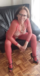 Red black leader no matter the color just the actitud i m your