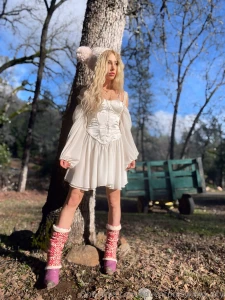 I feel like a lil snow bunny but it s just cold out too f king cold