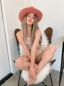 Fridayyyyy night blues i could use some company tonight