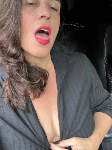 My pretty mouth says bonjour xoxo