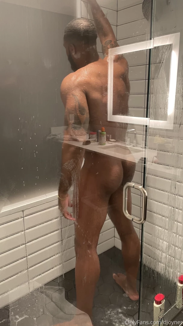 Come wash daddy body keep it to yourself nobody has to know the things 