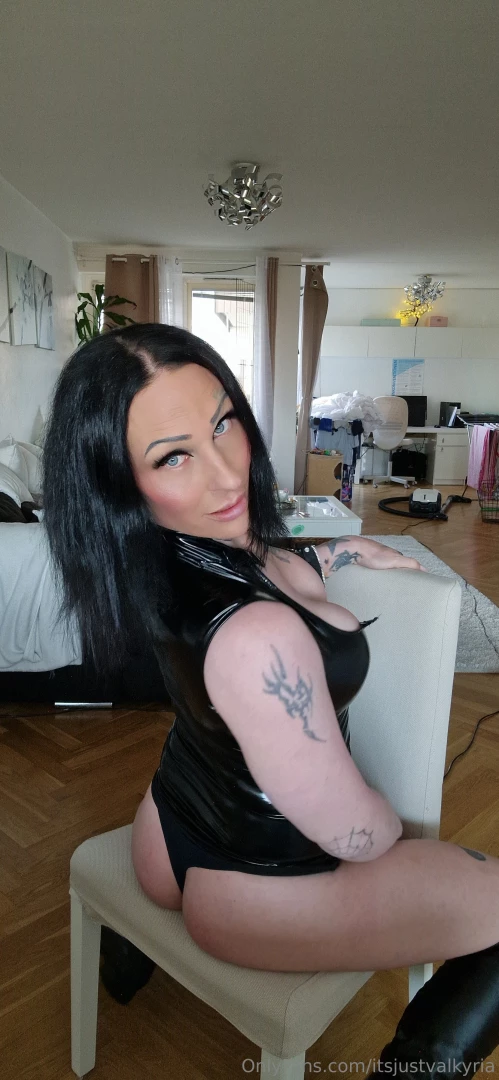 My sexy dom side is full on tonight 