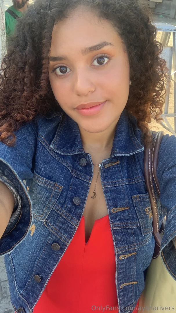 I would take off my jacket so u can see more 