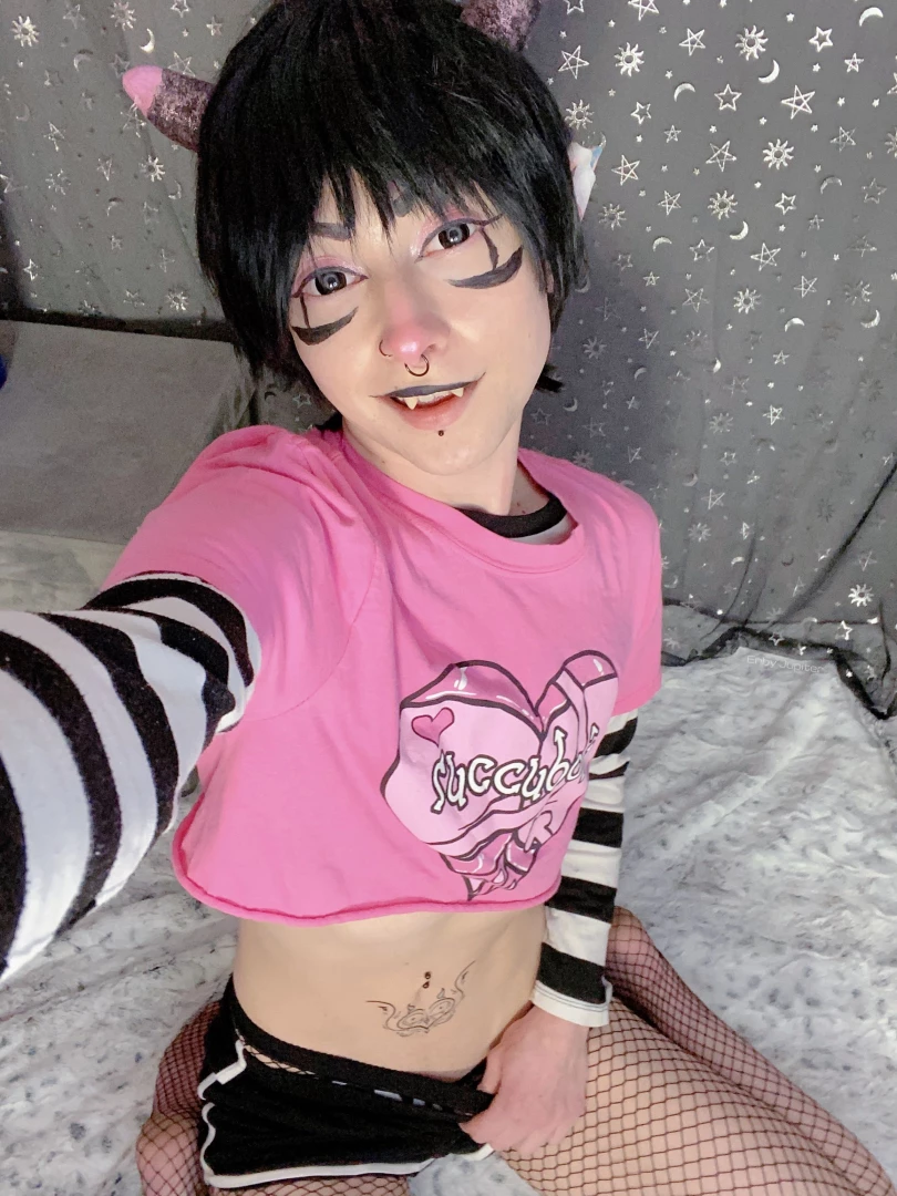 285237459036418048 - Lots of selfies and lewds for you today including some fishnet feet part 19 