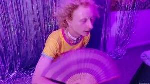 Some extra silly behind the scenes posts from the filming of yesterday part 2