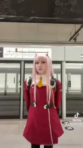Zero two en el metro jiji quiero hacer una versi n de 02 en lencer a
