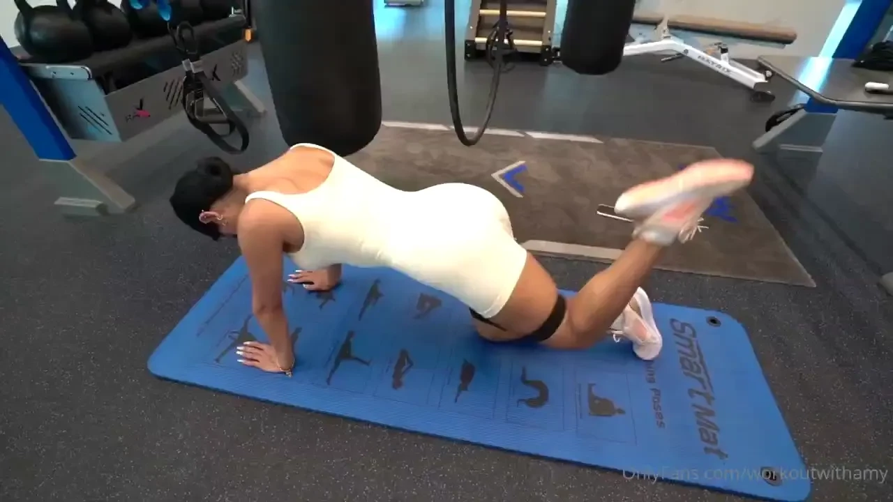 Booty burners in quadruped position donkey kicks are great for both 