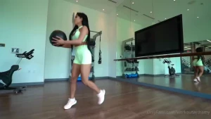 Try these 3 lunges variations to streghten your legs and glutes the