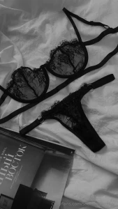 I m sitting on the site and choosing something new for a photo shoot part 1