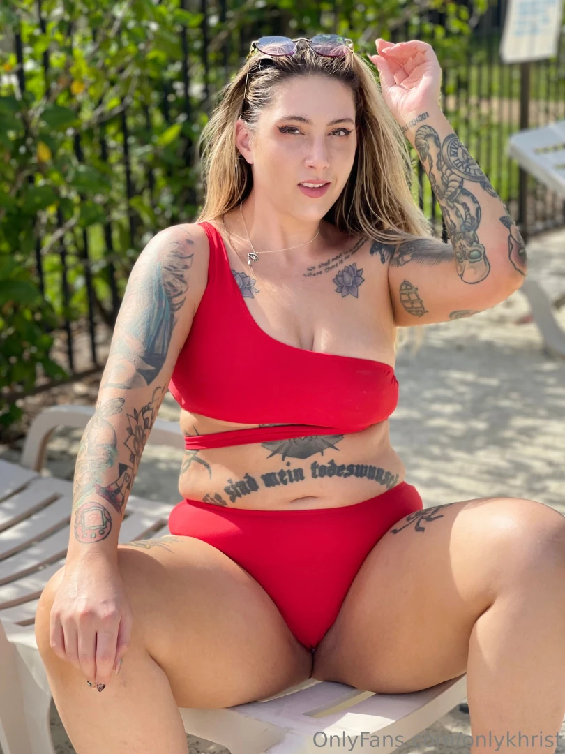 I wore your favorite color today double tap if i got it right 