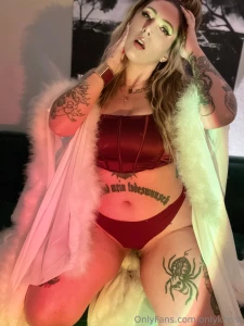 I talk sweet in the dms but i bite in bed