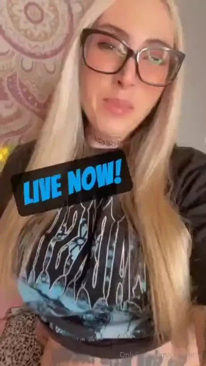Hey handsome i m live come play my new dice roll custom game p s click 