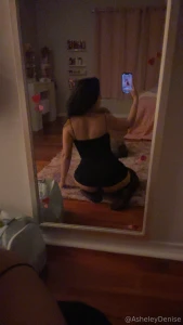 A 3 min vid 5 pics for 4 in the video i twerk and shake my ass and