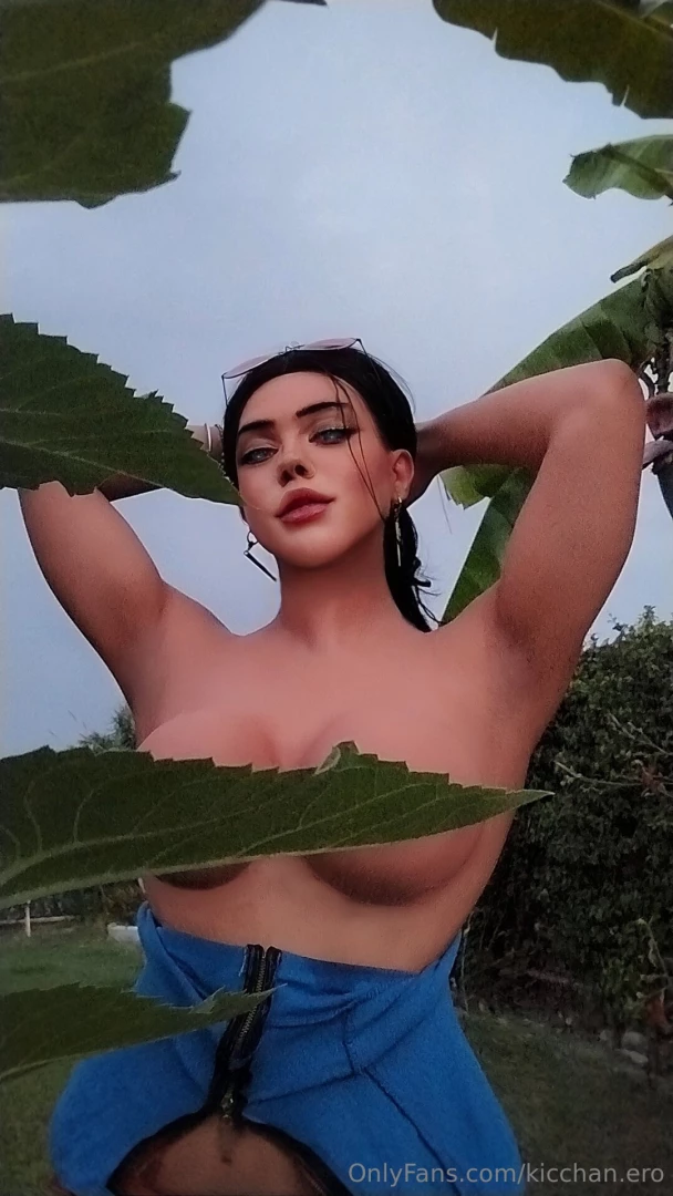 Un arma ancestrale quella o sei solo felice di vedermi - is that an part 9 