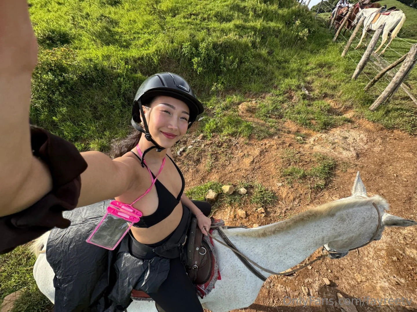 Come horseback riding with me 