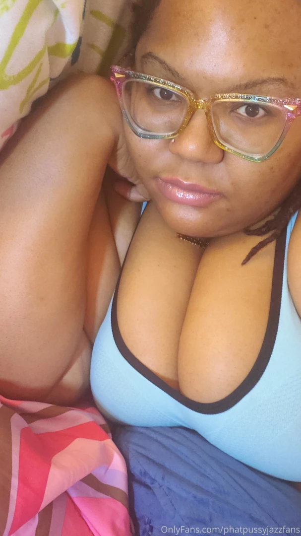 Bored want me to take this bra off and oil up my luscious tiddies tip 