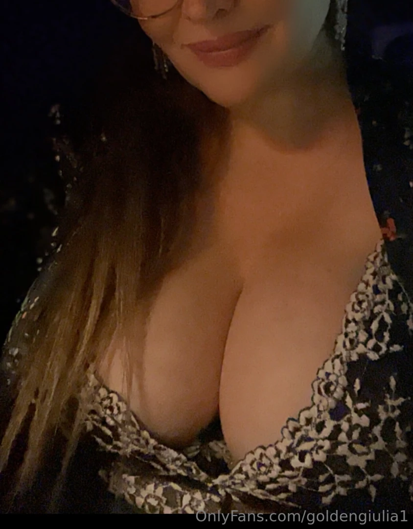 Https onlyfans com goldengiulia1vip goldengiulia1vip hello darling 