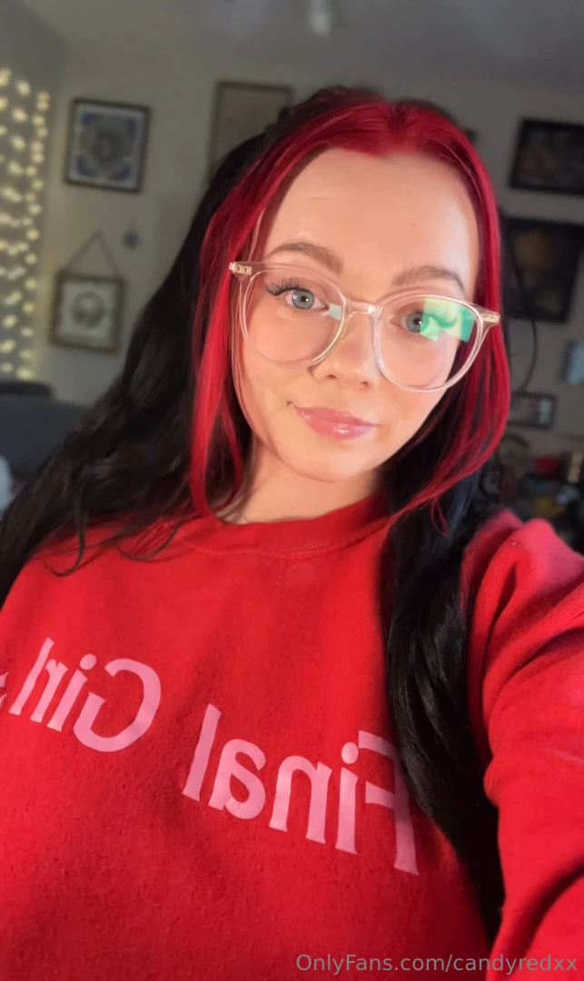 The coziness of an oversized crewneck and wearing glasses is unmatched 