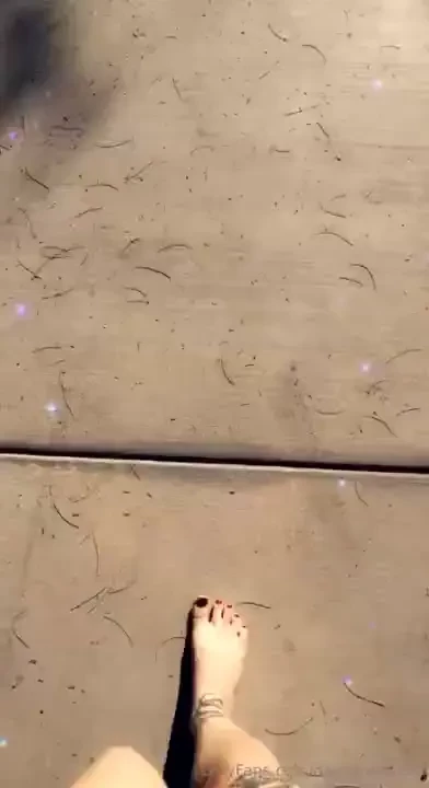 Beach bum retreat feet 