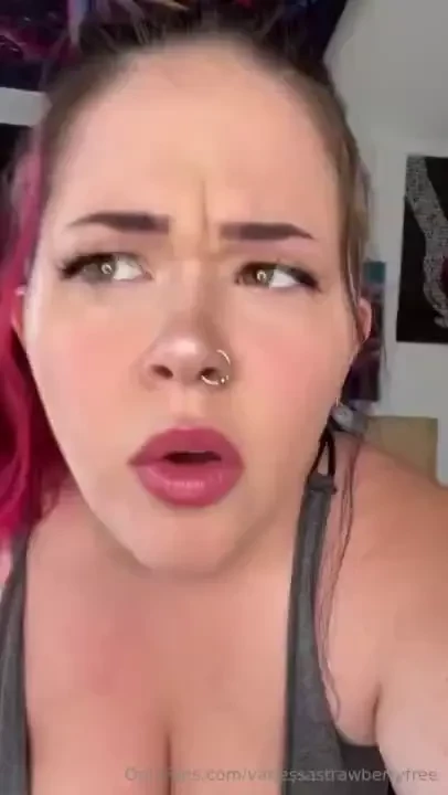 Pov ur a bug on my screen getting squished fyp bigboobs funny curvy 