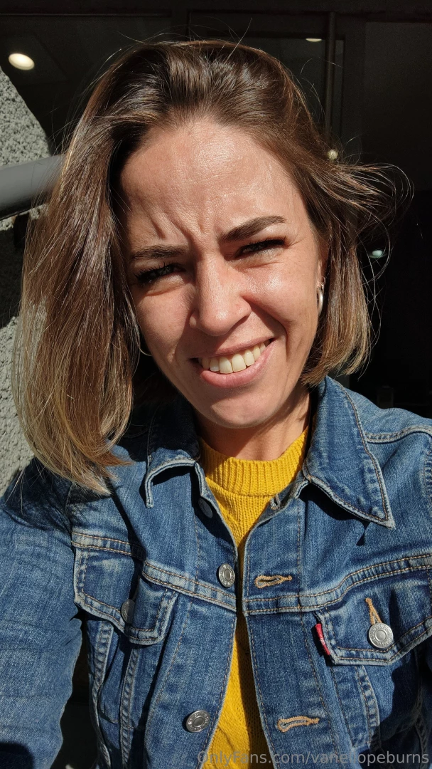 Hello beauties there is so much sun here that i can t open my eyes i 