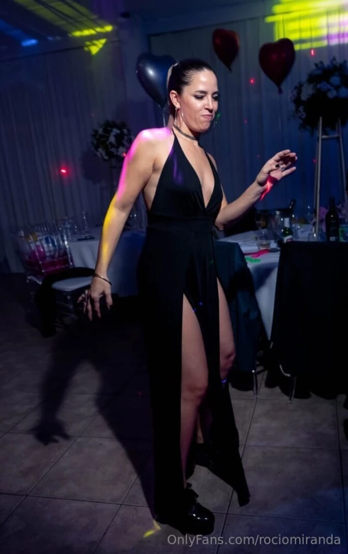 I like to dance but better without clothes 