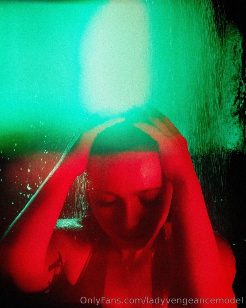 Third and last set from the shower shoot with jens de vos 