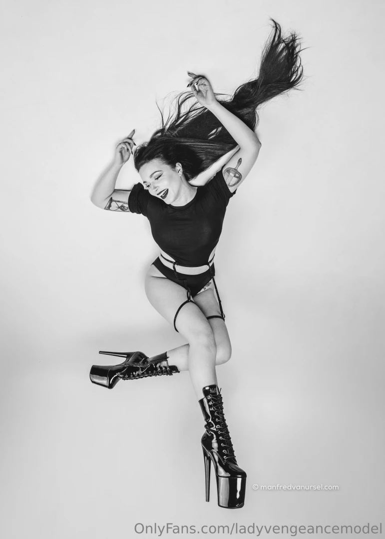 Since i can only post 40 pictures per post i made a selection from the part 37 