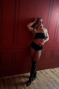 Red room shoot i have 1000 pics vids all waiting for you in the chats