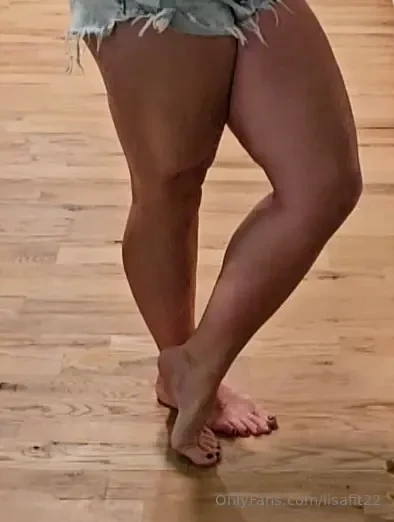 How many of yall are into feet 