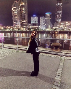 Hello honey do you want to take a walk with me around the city