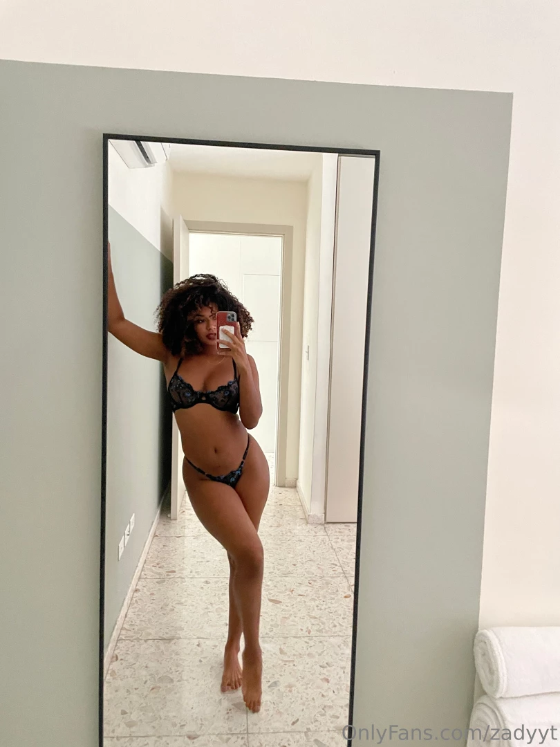 Heyyyyy there mirror who s up for a late night chat 