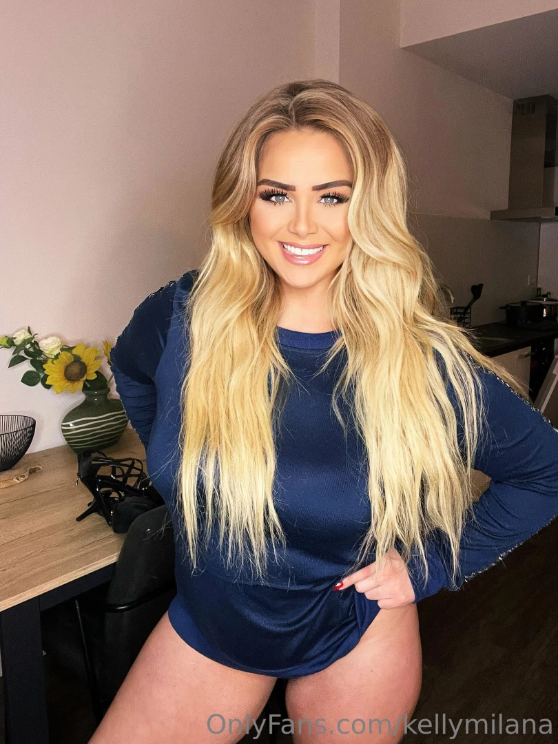 Am i driving you horny with my curves 