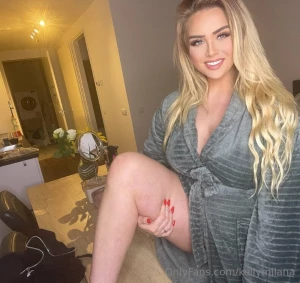 I need someone to help me play with my pussy and make me cum